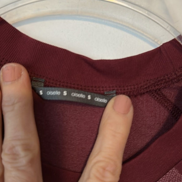 Oiselle long sleeve, with thumb holes - burgundy - Picture 4 of 4